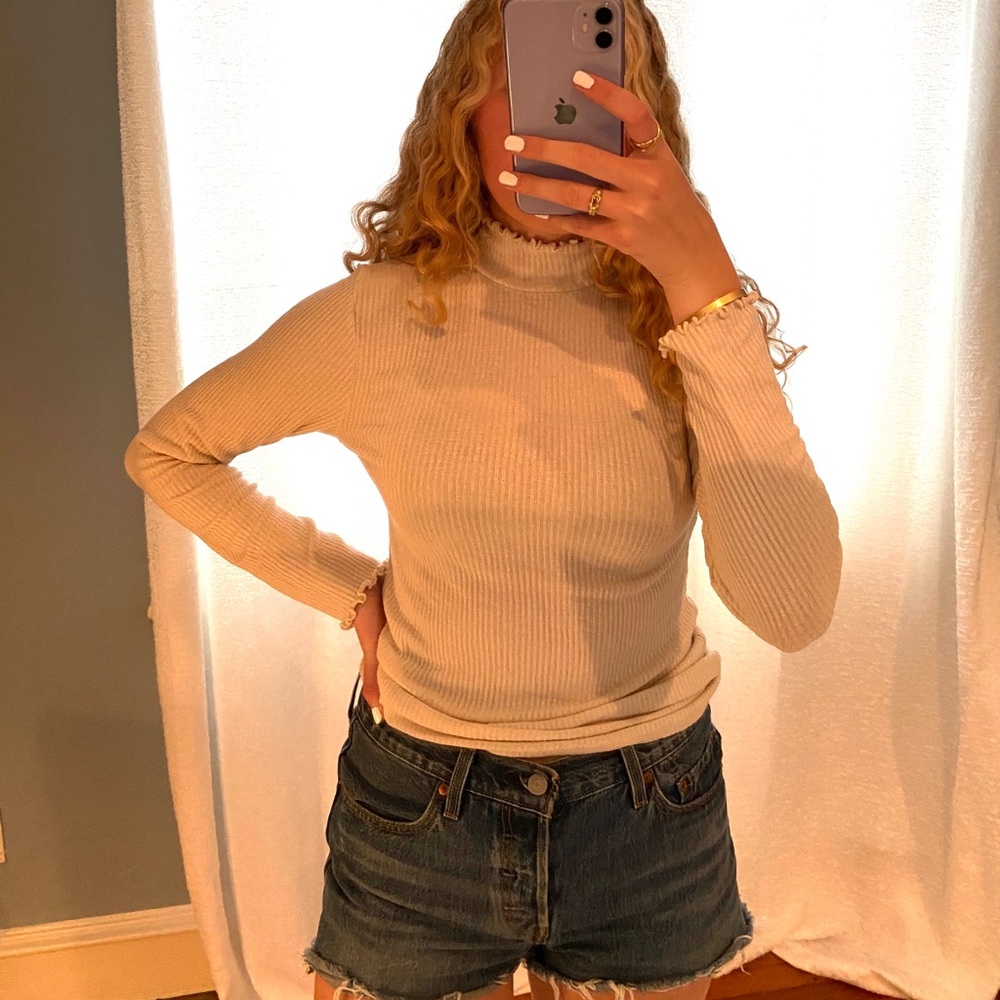 Abercrombie cream turtleneck